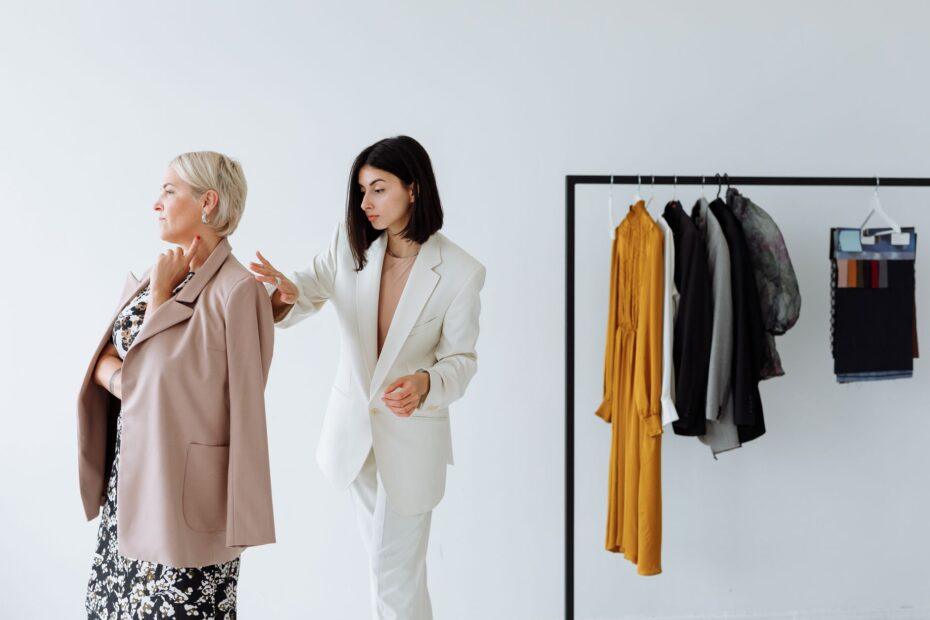 Illustration of Women's Dinner Outfits With a Tailored Starting Point, From Structured Jackets to Softer Blouses and Accessor